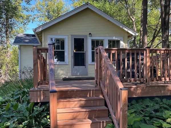 253 Peninsula Road , Medicine Lake, MN 55441