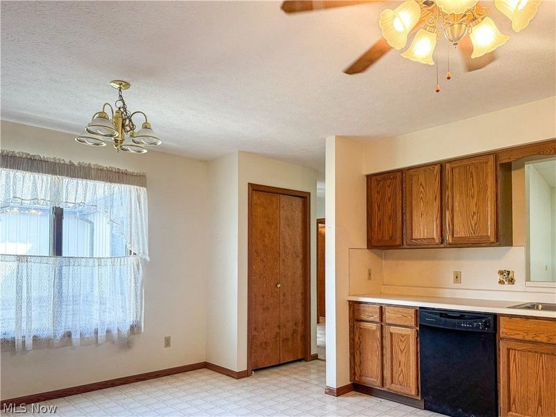 1487 Tripodi Circle, Niles, OH 44446 Photo 6