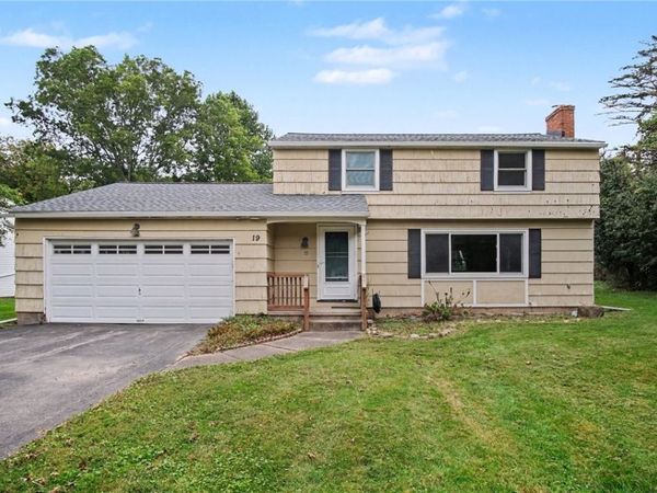 19 Crest View Dr, Rochester, NY 14625