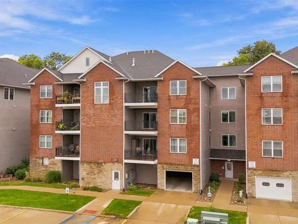 1092 Walnut Ave, Unit 310, Riverside, IA 52337