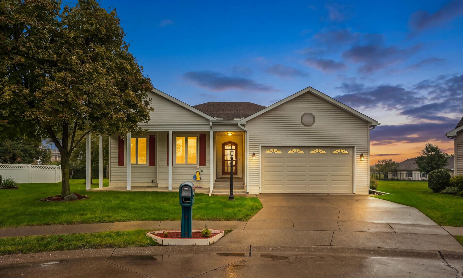 2800 Kaitlyn Dr, Muscatine, IA 52761 Main Photo