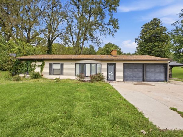 2945 HIGHWAY 22, Muscatine, IA 52761