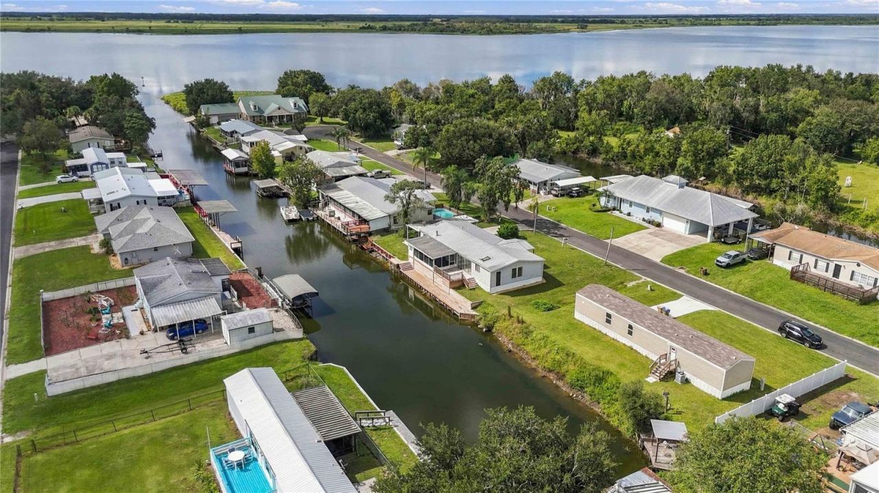 417 Lagoon Court , Kenansville, FL 34739 Photo