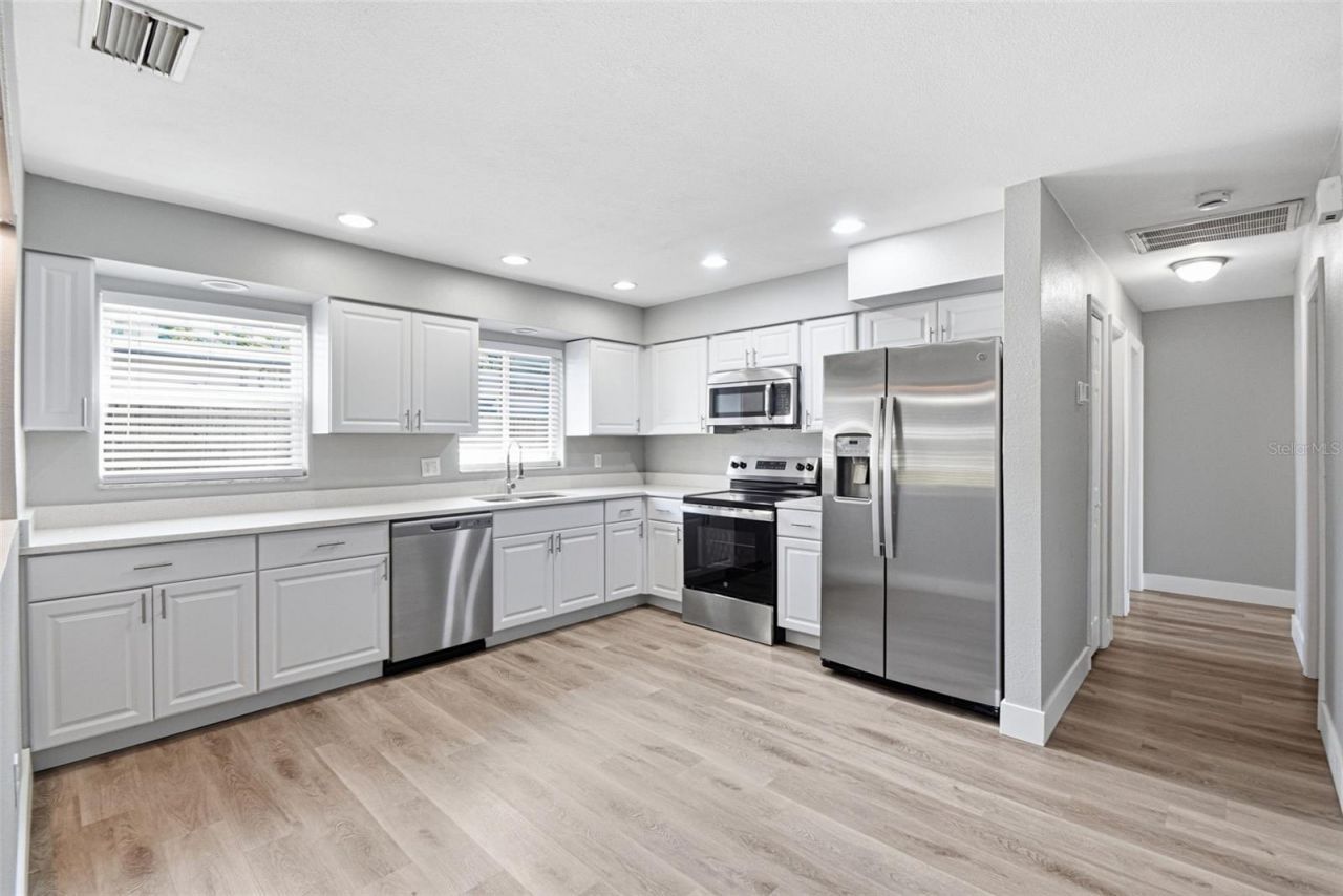 310 93rd Avenue N, Saint Petersburg, FL 33702 Photo