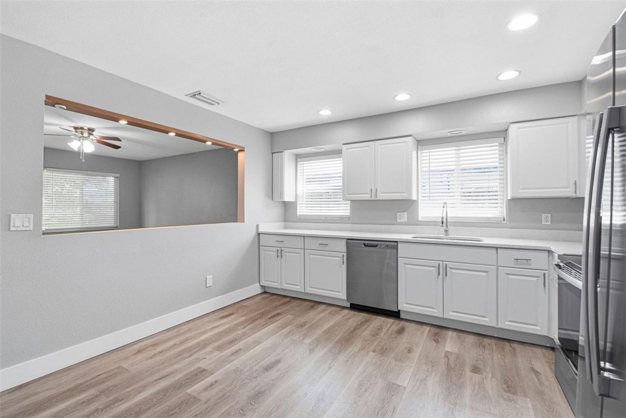 310 93rd Avenue N, Saint Petersburg, FL 33702 Photo