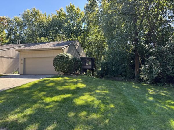 4799 Rockvalley Drive NE, Grand Rapids, MI 49525