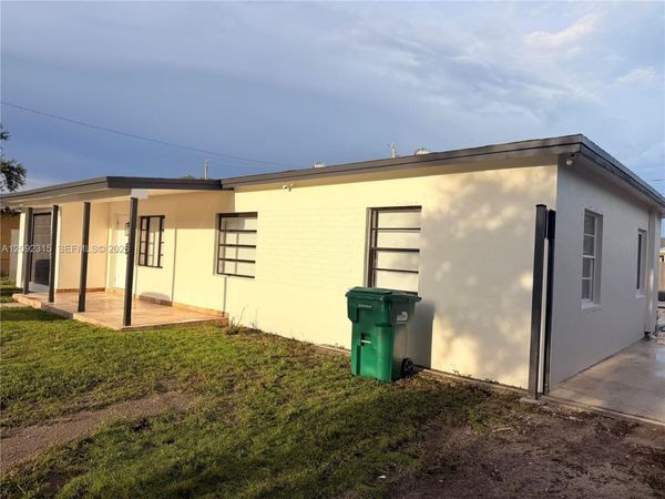 14025 Jackson St , Miami, FL 33176