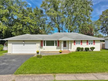 82 Woolacott Road , Rochester, NY 14617