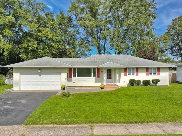 82 Woolacott Road, Rochester, NY 14617