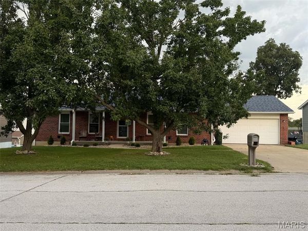 52 Sherwood Estates Ln., Hannibal, MO 63401