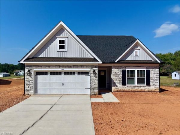5166 Paramount Road, Unit 1061, Pfafftown, NC 27040