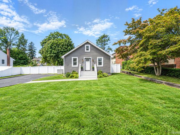 36 Mayflower Avenue, Smithtown, NY 11787