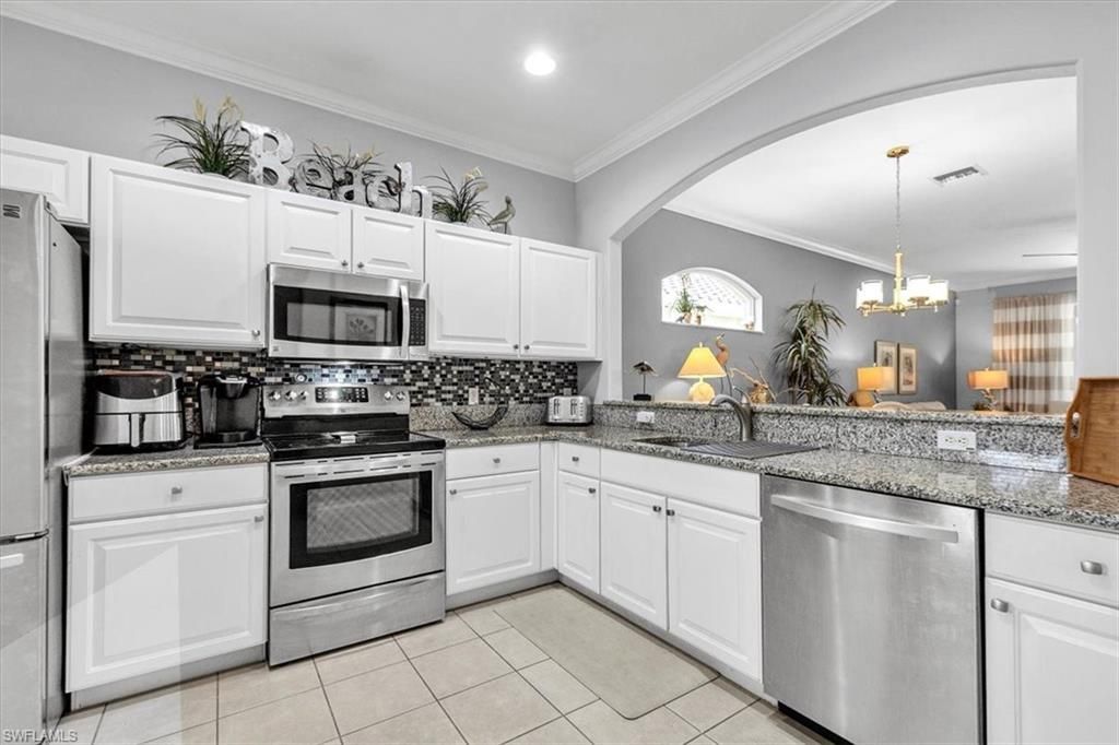 8134 Woodridge Pointe Dr, Fort Myers, FL 33912 Main Photo