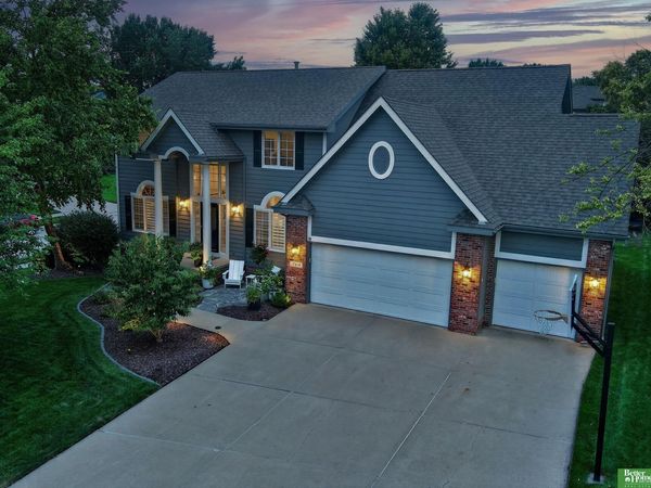 17618 Washington Circle, Omaha, NE 68135