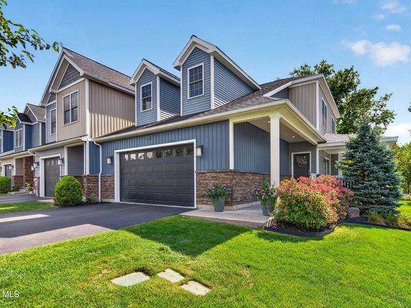 15 Stacey Way, Troy, NY 12180