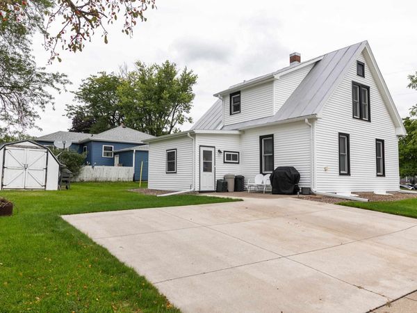 910 N Court Street, Platteville, WI 53818