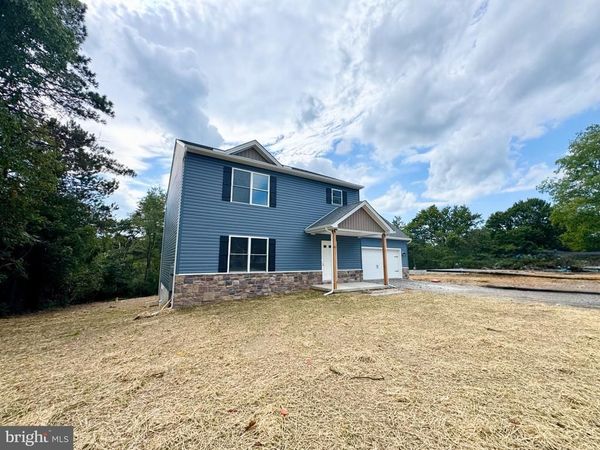 8 S LOCUST LANE, MECHANICSBURG, PA 17050