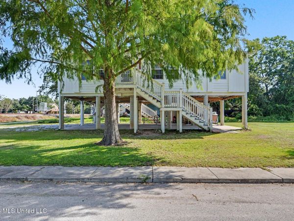242 Woodman Avenue, Pass Christian, MS 39571