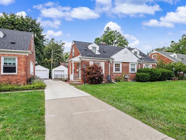 5 Carlton Lane , Dearborn, Mi 48120