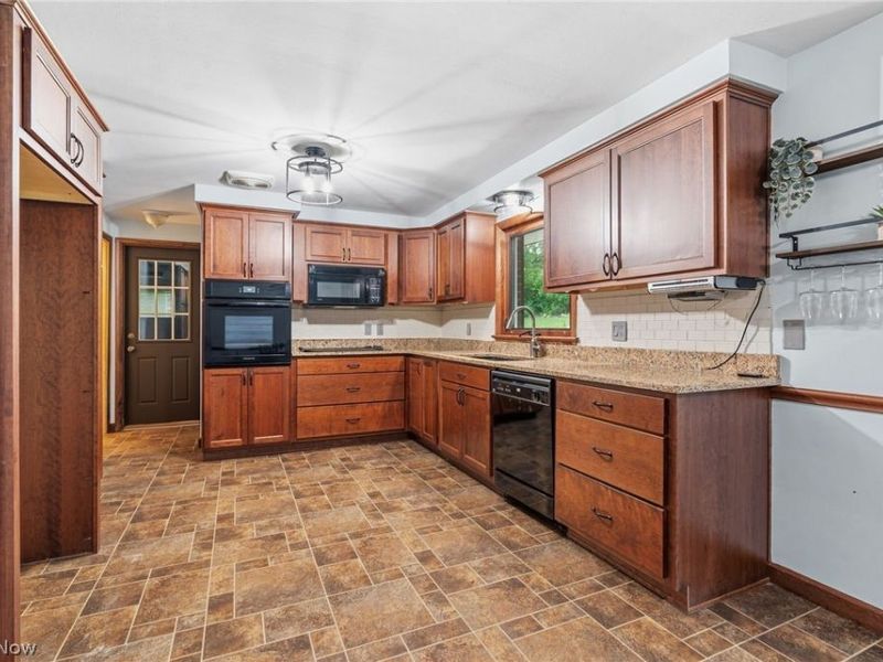 2033 Clearview Street NE, Massillon, OH 44646 Photo 11