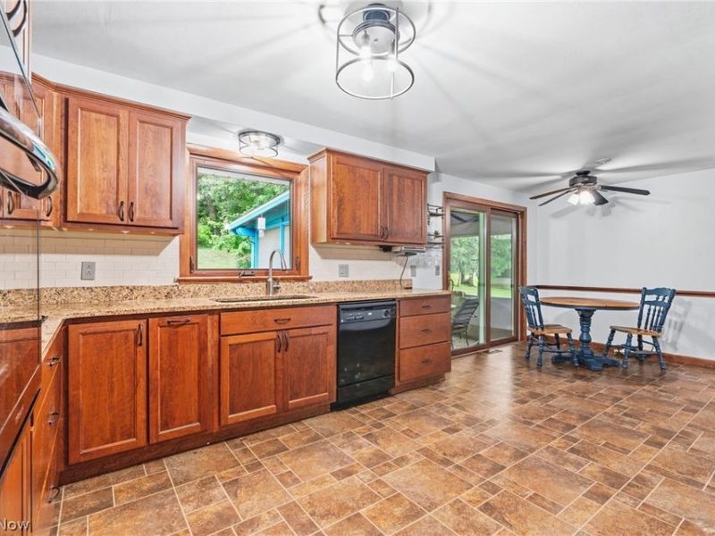 2033 Clearview Street NE, Massillon, OH 44646 Photo 12