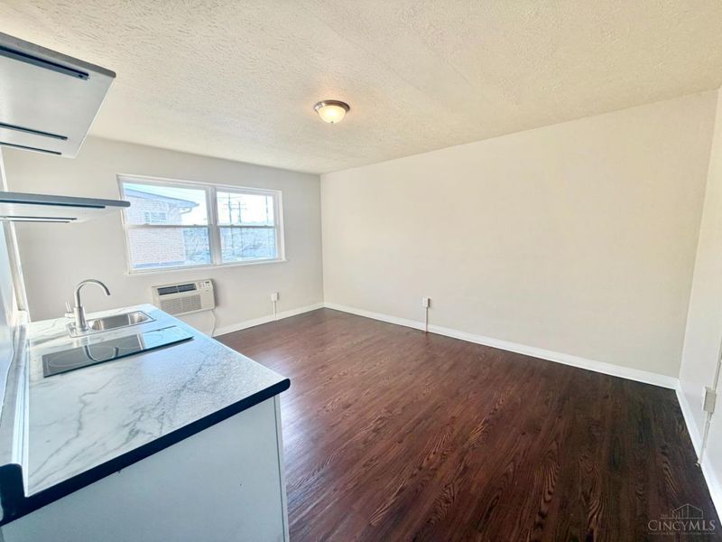 7743 Reading Road, Cincinnati, OH 45237 Photo 2