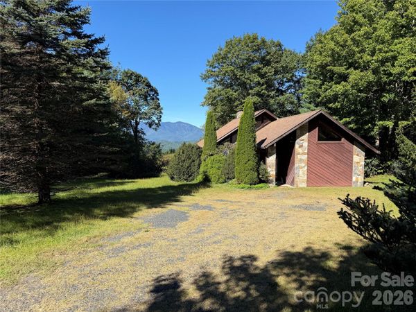 697 Grassy Mountain Road , Little Switzerland, NC 28749