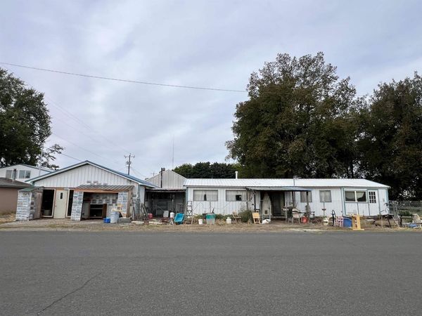 204 S B St, Sprague, WA 99032