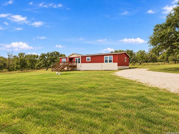 2189 HICKORY FORREST DR, Seguin, TX 78155