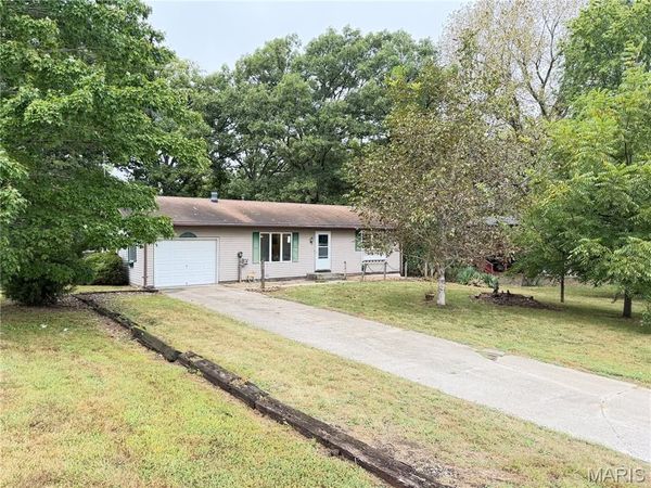 16825 Lakeside Drive , Carlinville, IL 62626