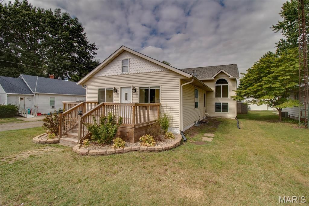 409 E Teak Street , Thayer, IL 62689 Main Photo
