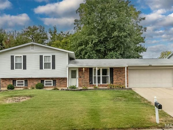 615 Country Lake Drive, St Peters, MO 63376