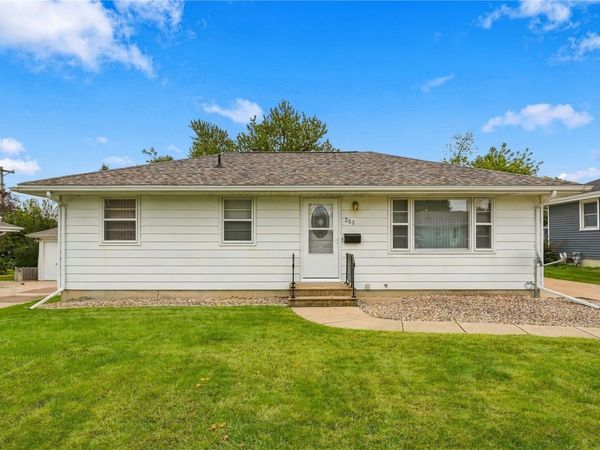357 23rd St NW, Cedar Rapids, IA 52405