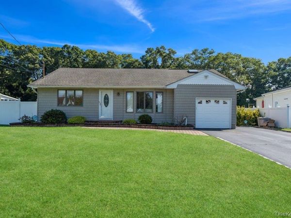 21 Seusing Boulevard , Ronkonkoma, NY 11779