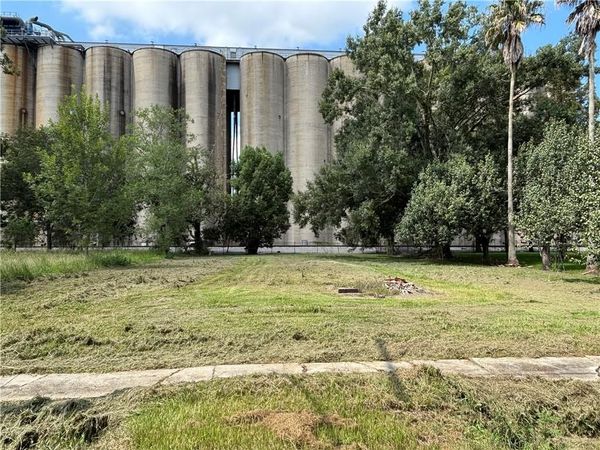 GORDON Street , Destrehan, LA 70047