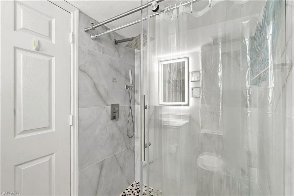 8960 Colonnades Ct E, Unit 915, Bonita Springs, FL 34135 Photo