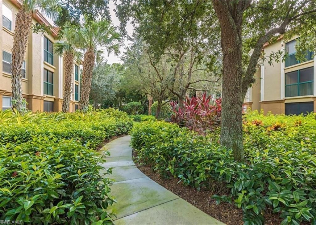 8960 Colonnades Ct E, Unit 915, Bonita Springs, FL 34135 Photo
