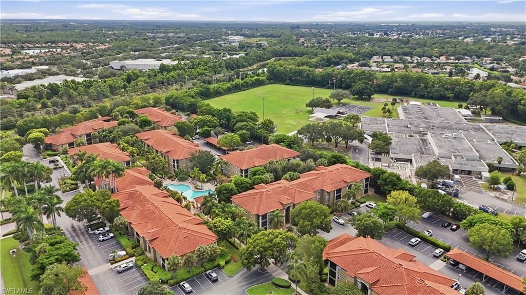 8960 Colonnades Ct E, Unit 915, Bonita Springs, FL 34135 Photo