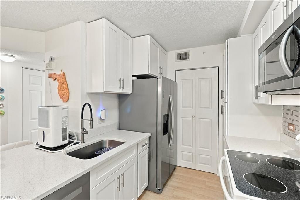 8960 Colonnades Ct E, Unit 915, Bonita Springs, FL 34135 Photo