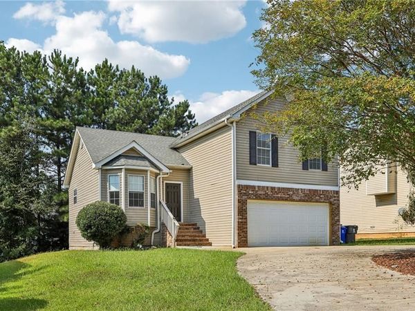 4031 Robin Circle , Atlanta, GA 30349