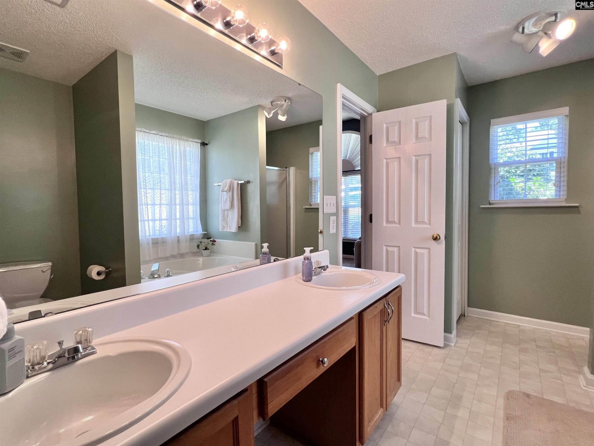275 Siddington Way Photo 20