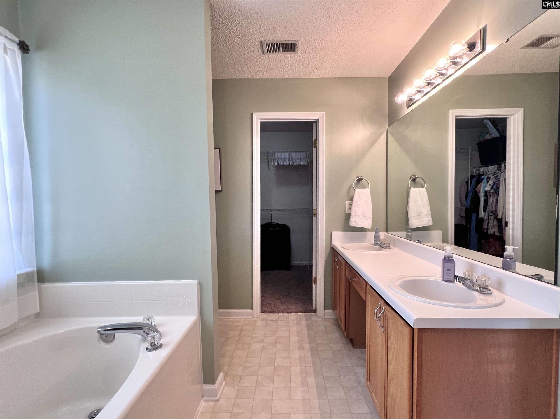 275 Siddington Way Photo 21