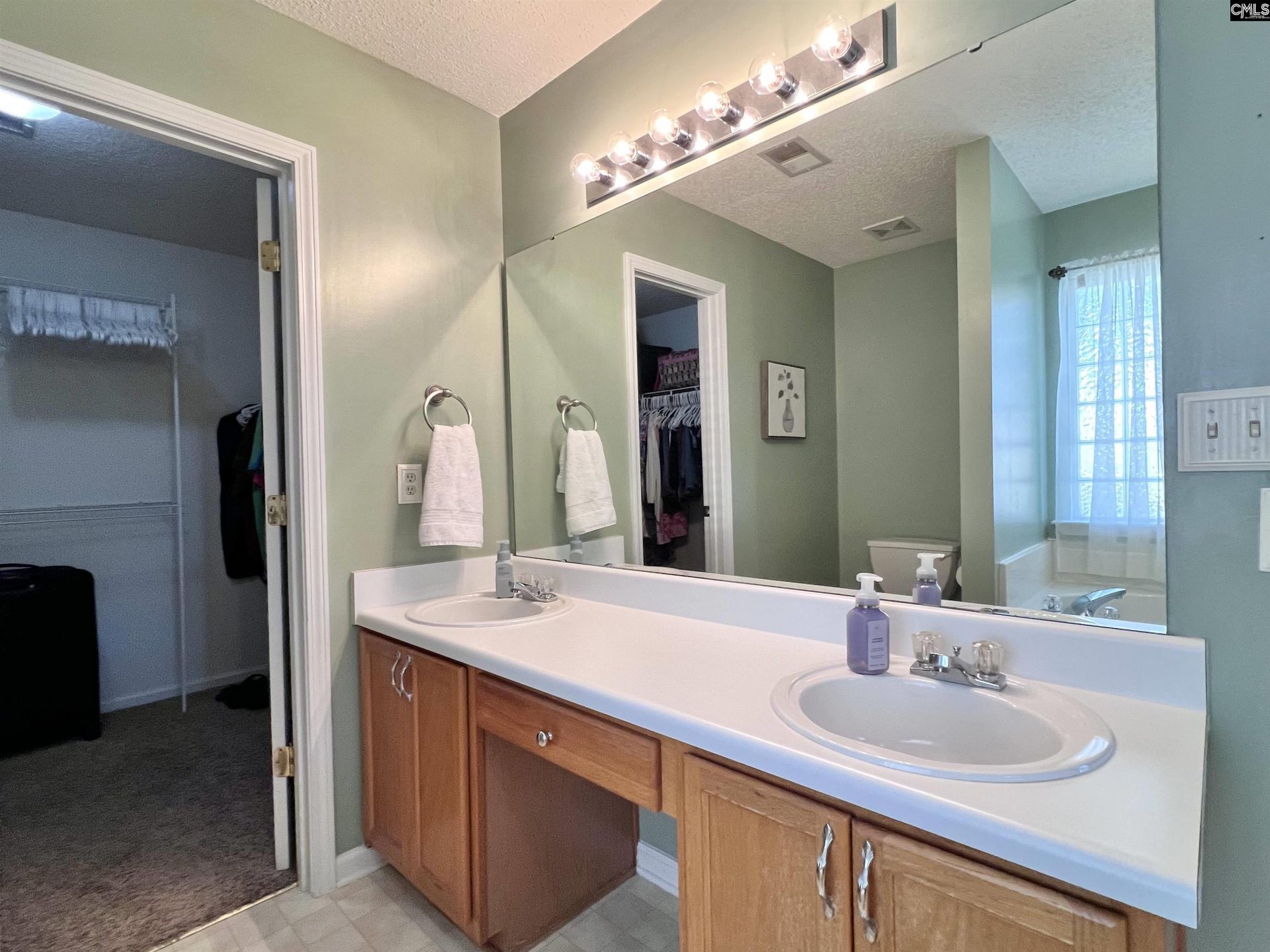 275 Siddington Way Photo 23
