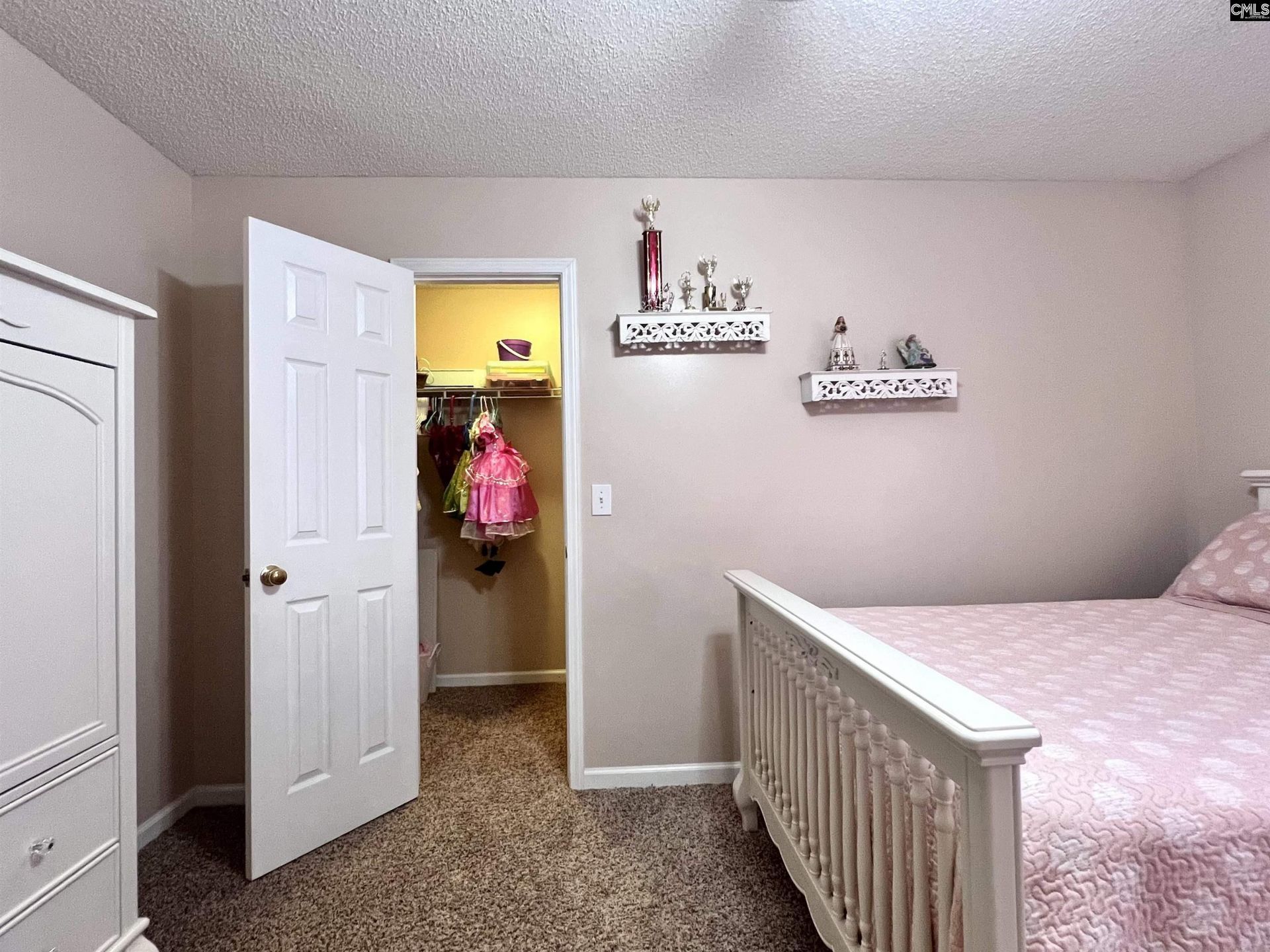 275 Siddington Way Photo 33