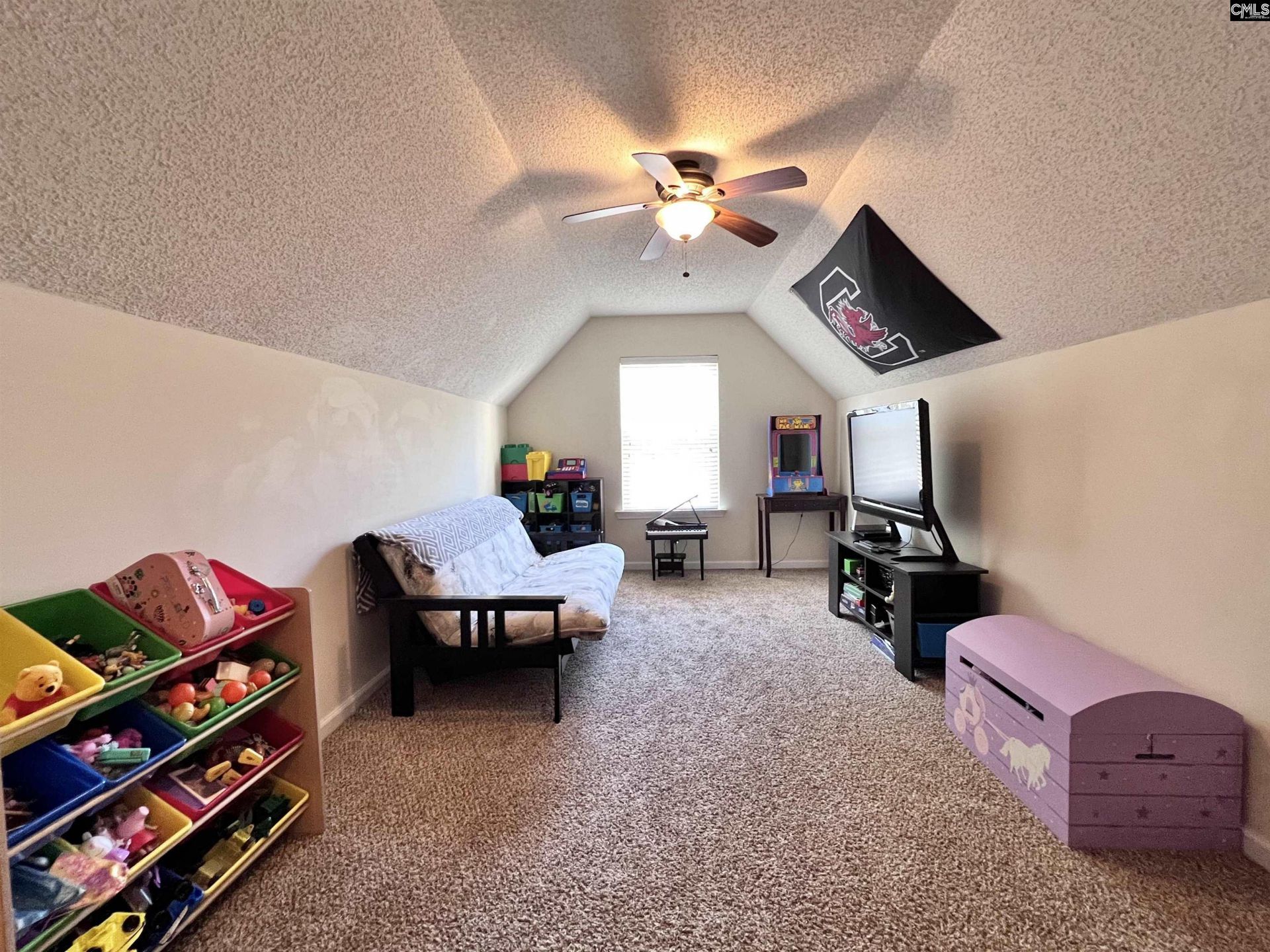 275 Siddington Way Photo 34