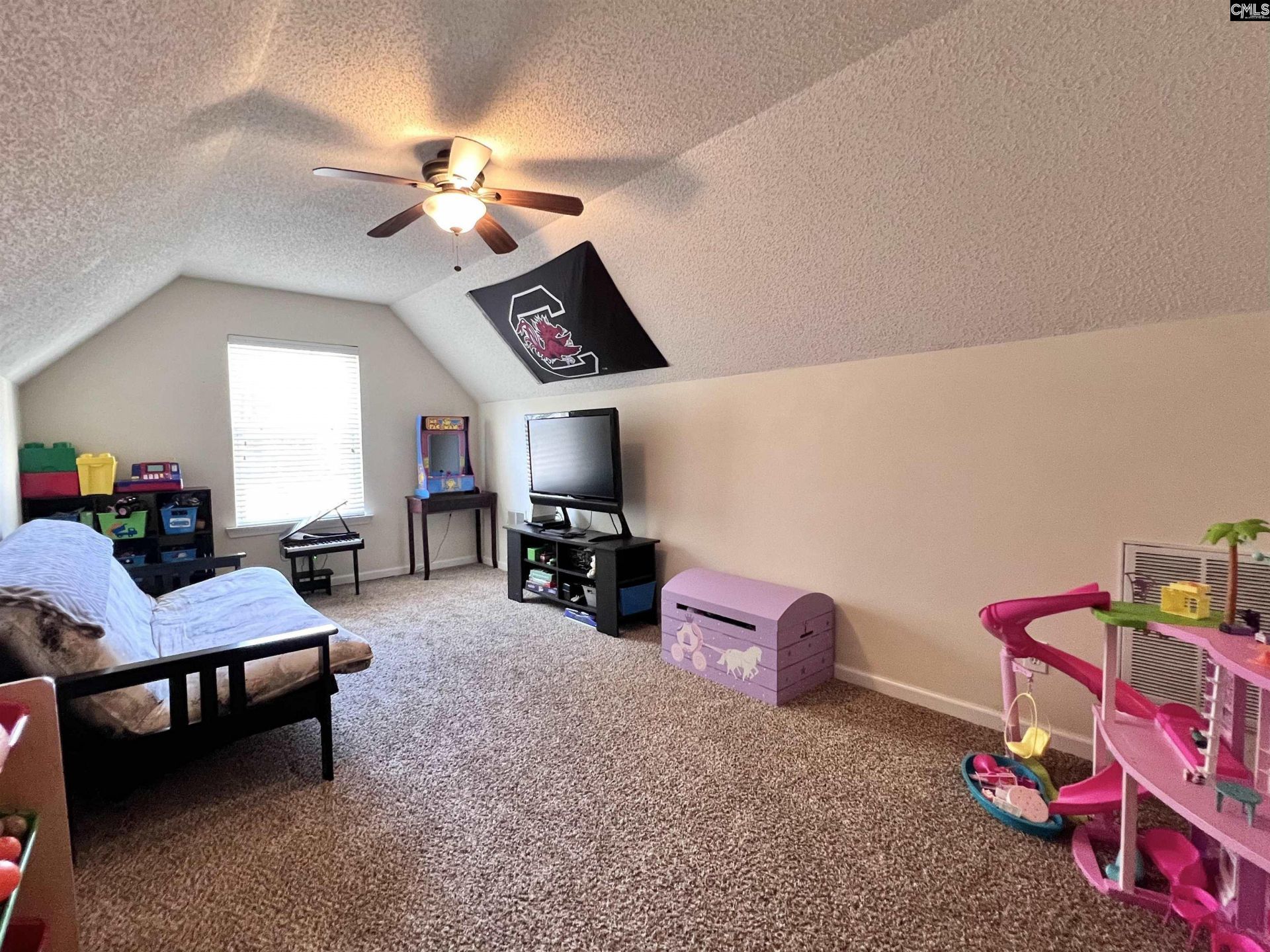 275 Siddington Way Photo 35