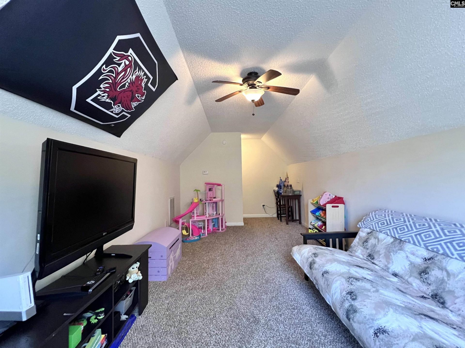 275 Siddington Way Photo 37