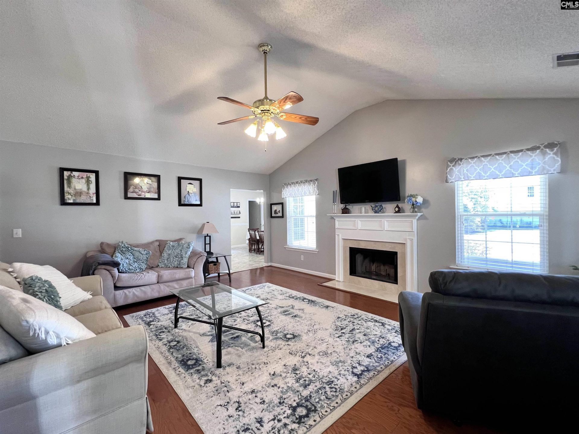 275 Siddington Way Photo 5