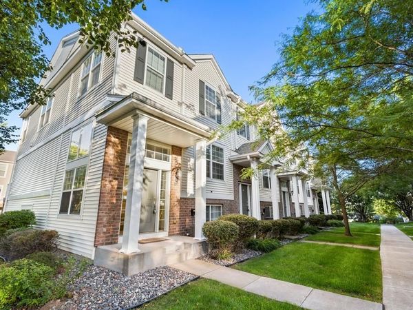 899 Ledgestone , Mahtomedi, MN 55115