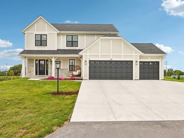 614 Twin Creeks Dr, Dousman, WI 53118